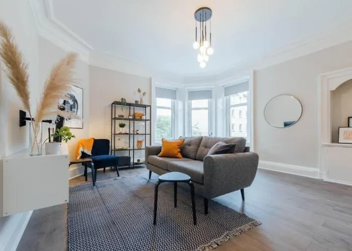 Stylish Stirling Apartment - Free Parking