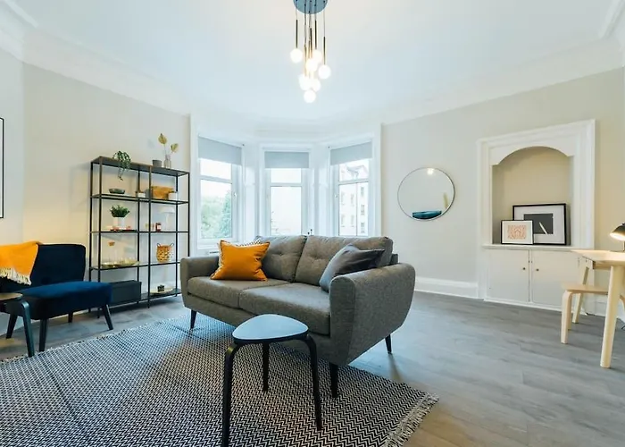 Stylish Stirling Apartment - Free Parking