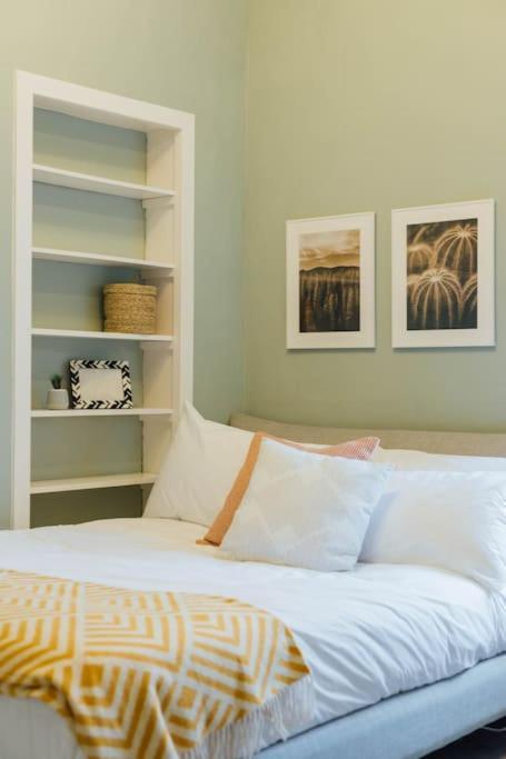 Stylish - Free Parking Apartment